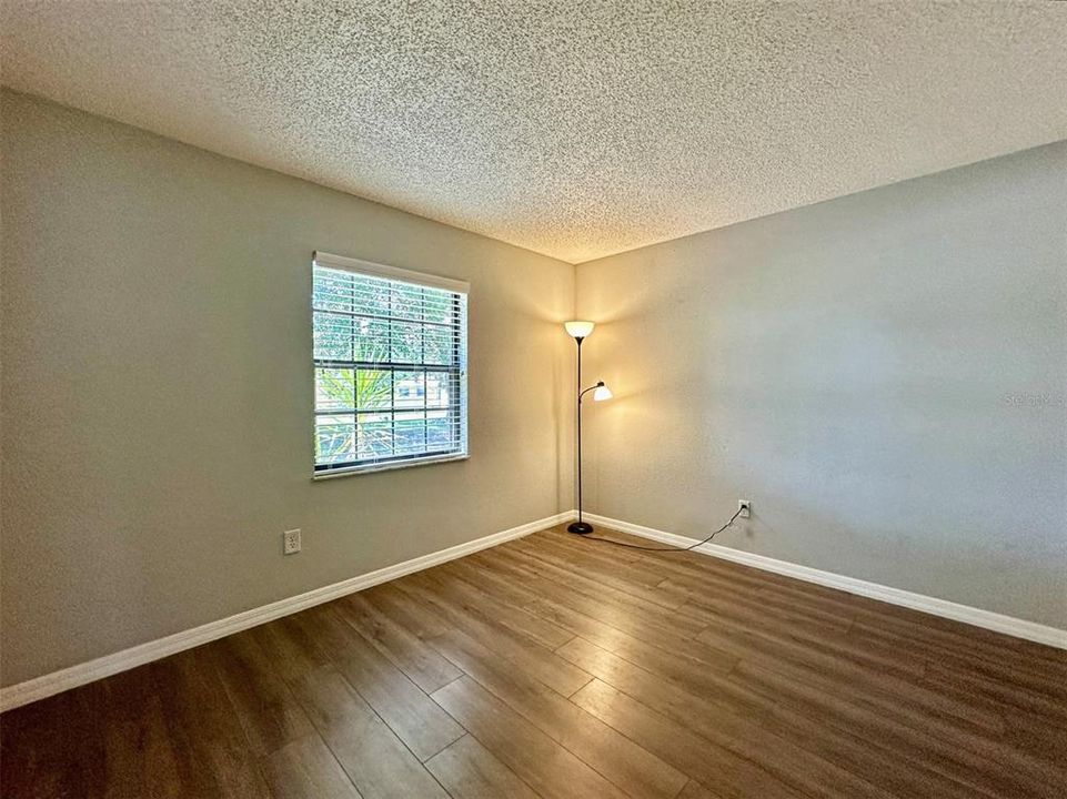 Activo con contrato: $224,900 (3 camas, 2 baños, 1325 Pies cuadrados)