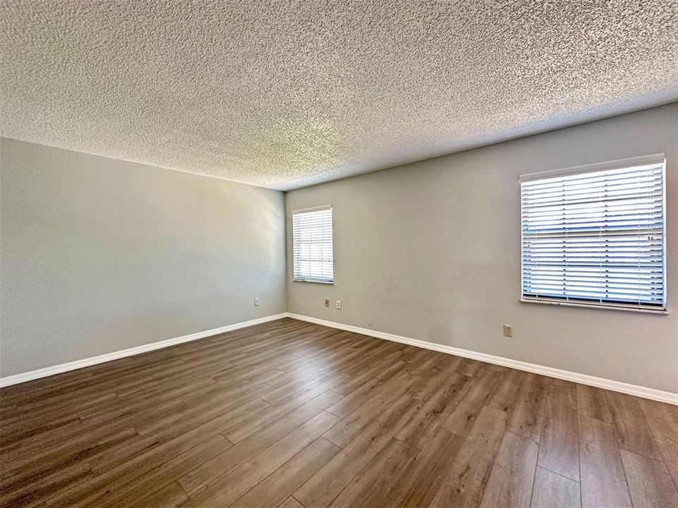 Activo con contrato: $224,900 (3 camas, 2 baños, 1325 Pies cuadrados)