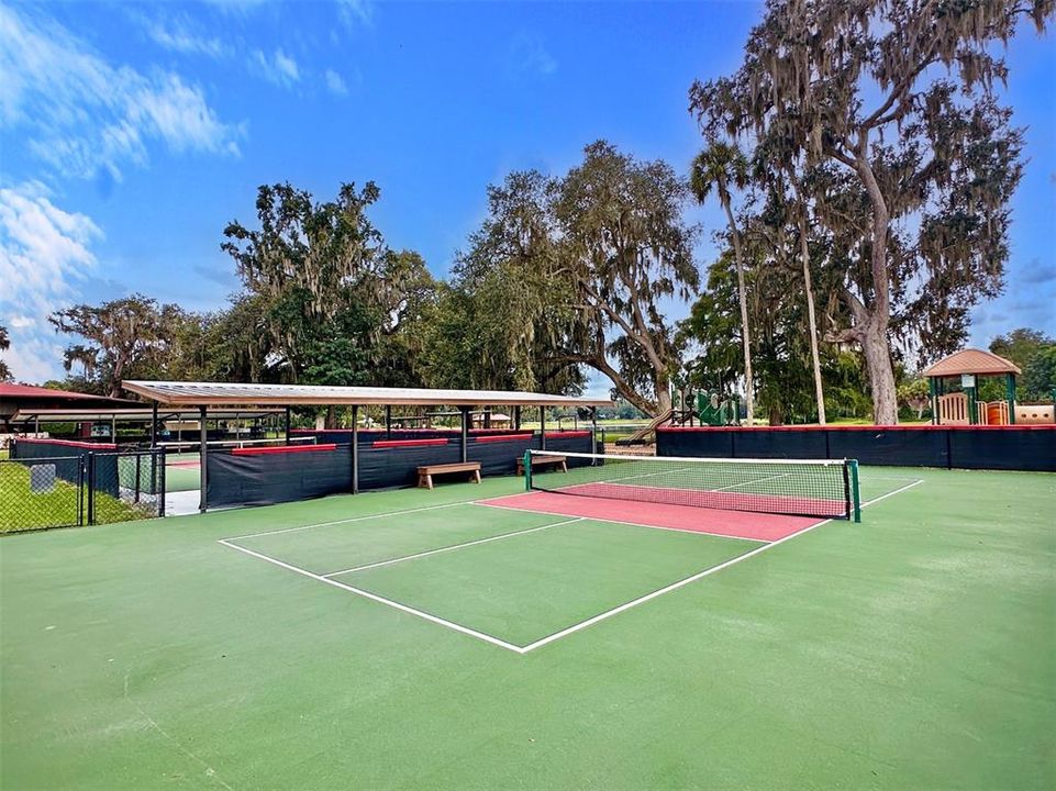 Activo con contrato: $224,900 (3 camas, 2 baños, 1325 Pies cuadrados)