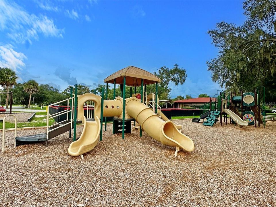 Activo con contrato: $224,900 (3 camas, 2 baños, 1325 Pies cuadrados)