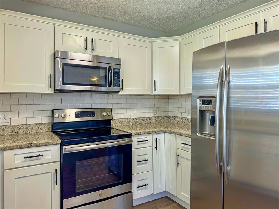 Activo con contrato: $224,900 (3 camas, 2 baños, 1325 Pies cuadrados)