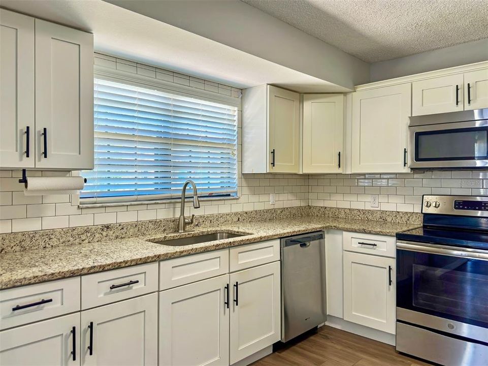 Activo con contrato: $224,900 (3 camas, 2 baños, 1325 Pies cuadrados)