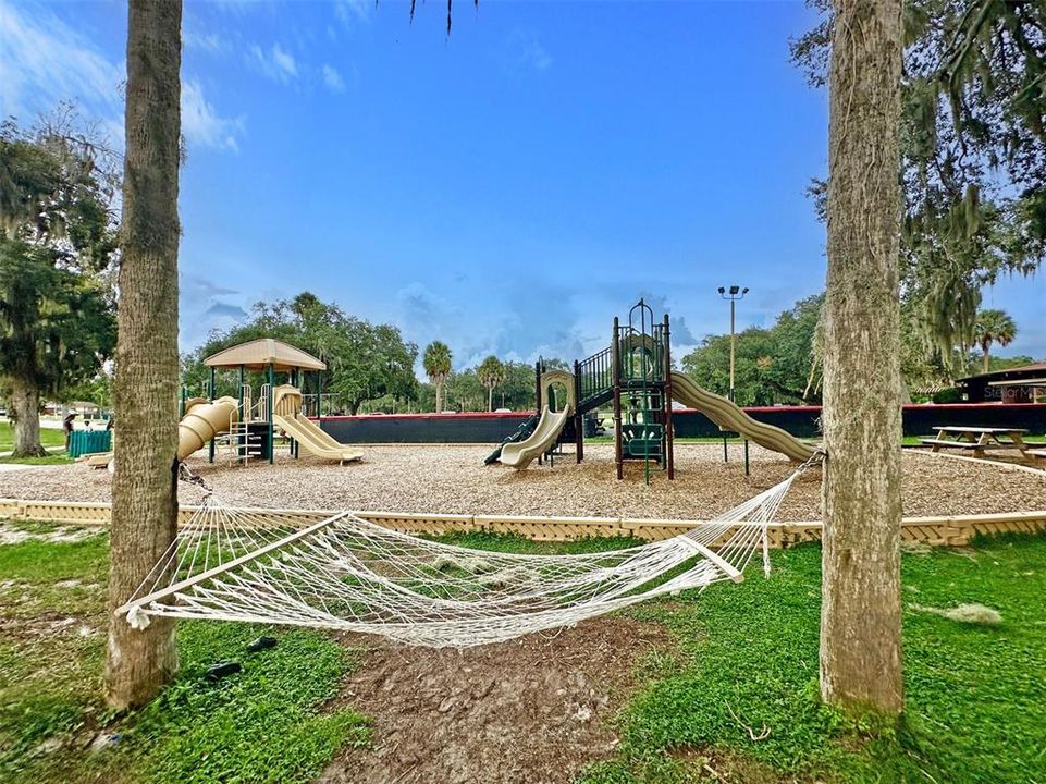 Activo con contrato: $224,900 (3 camas, 2 baños, 1325 Pies cuadrados)