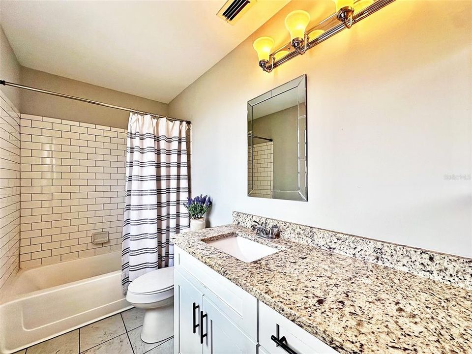 Activo con contrato: $224,900 (3 camas, 2 baños, 1325 Pies cuadrados)