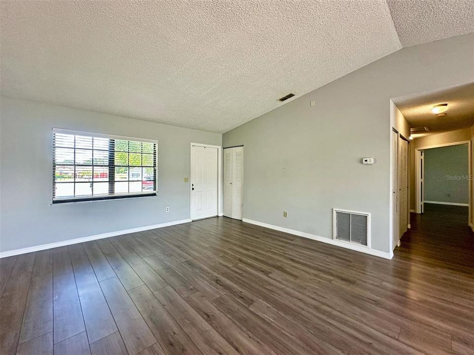 Activo con contrato: $224,900 (3 camas, 2 baños, 1325 Pies cuadrados)