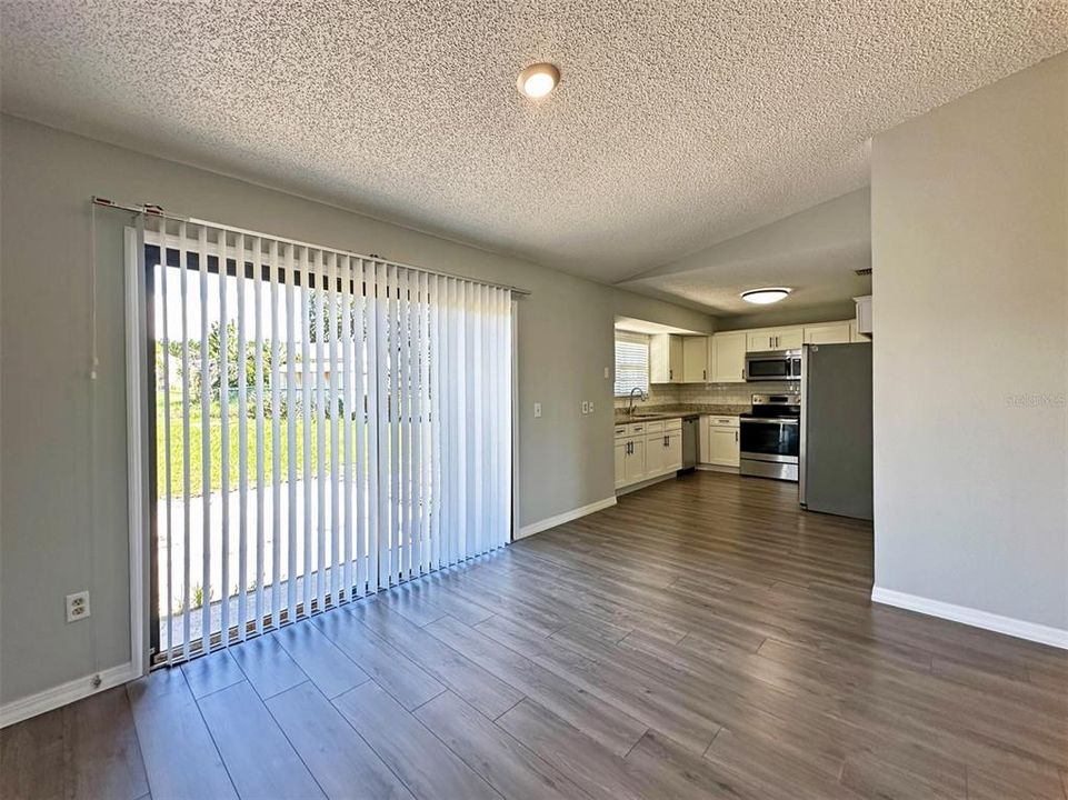 Activo con contrato: $224,900 (3 camas, 2 baños, 1325 Pies cuadrados)