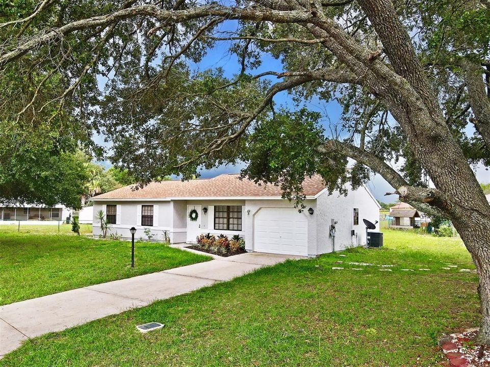 Activo con contrato: $224,900 (3 camas, 2 baños, 1325 Pies cuadrados)