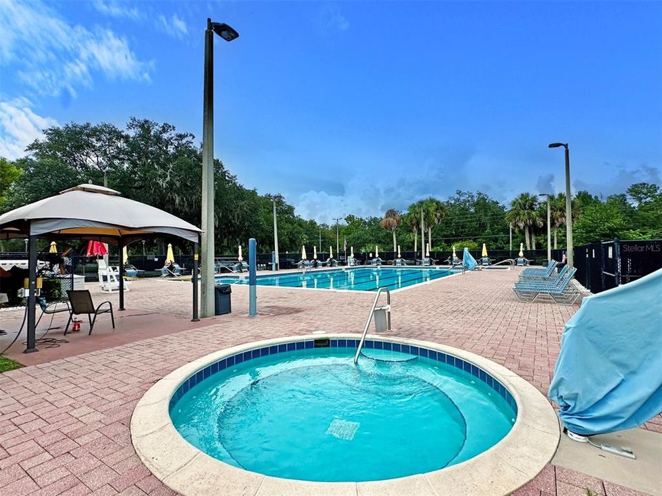 Activo con contrato: $224,900 (3 camas, 2 baños, 1325 Pies cuadrados)