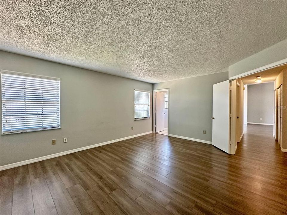 Activo con contrato: $224,900 (3 camas, 2 baños, 1325 Pies cuadrados)