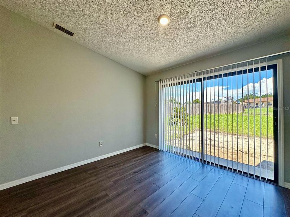 Activo con contrato: $224,900 (3 camas, 2 baños, 1325 Pies cuadrados)