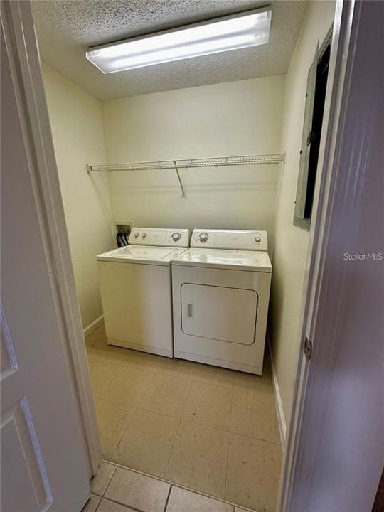 合同活跃: $1,850 (2 贝兹, 2 浴室, 1219 平方英尺)