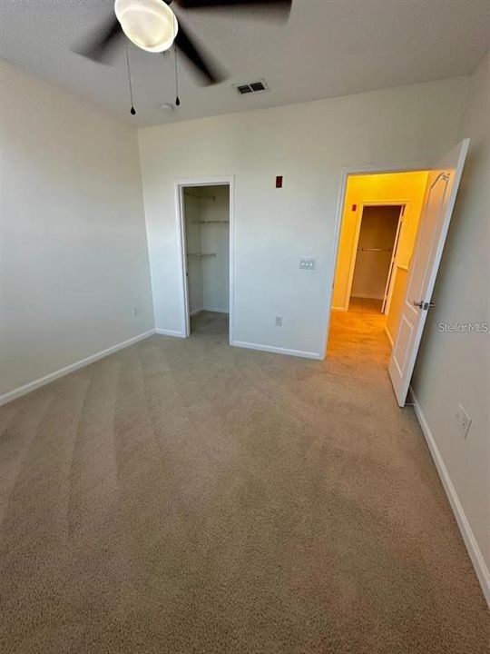 合同活跃: $1,850 (2 贝兹, 2 浴室, 1219 平方英尺)