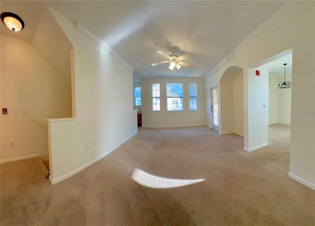 合同活跃: $1,850 (2 贝兹, 2 浴室, 1219 平方英尺)