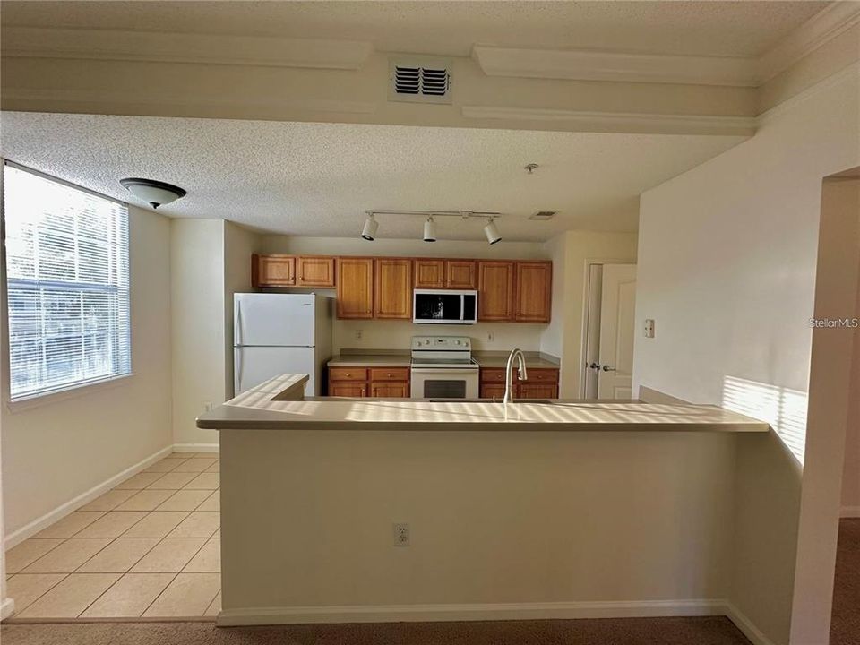 合同活跃: $1,850 (2 贝兹, 2 浴室, 1219 平方英尺)