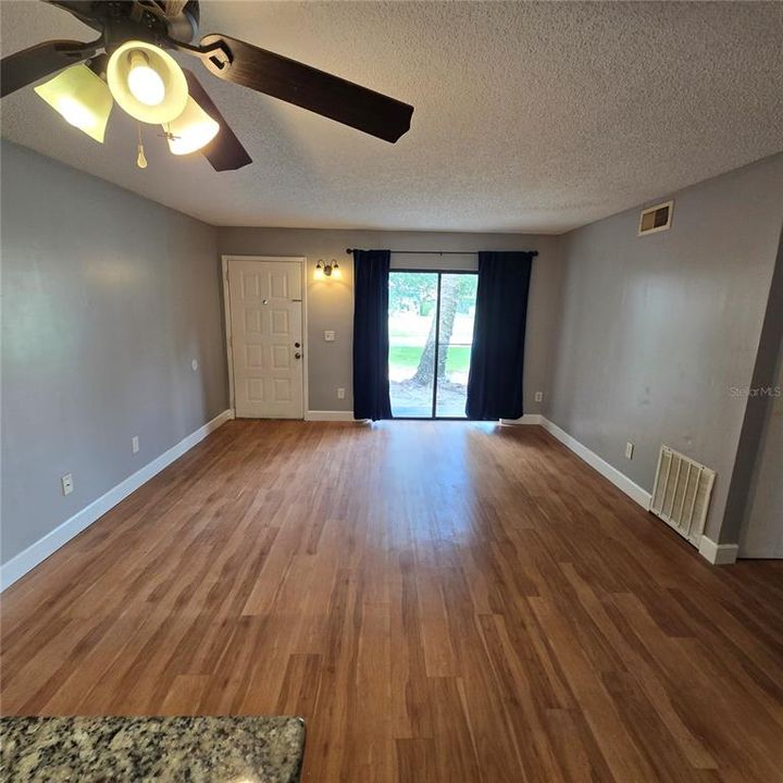 待售: $136,000 (2 贝兹, 2 浴室, 800 平方英尺)