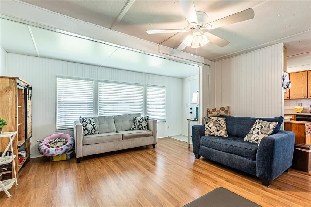 Active With Contract: $149,000 (2 beds, 2 baths, 1144 Square Feet)