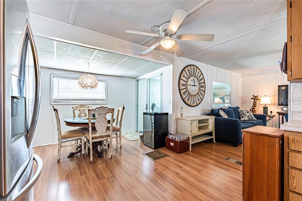 Active With Contract: $149,000 (2 beds, 2 baths, 1144 Square Feet)