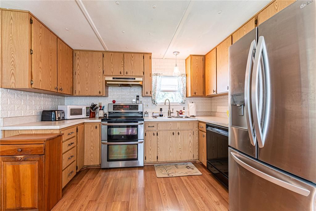 Active With Contract: $149,000 (2 beds, 2 baths, 1144 Square Feet)