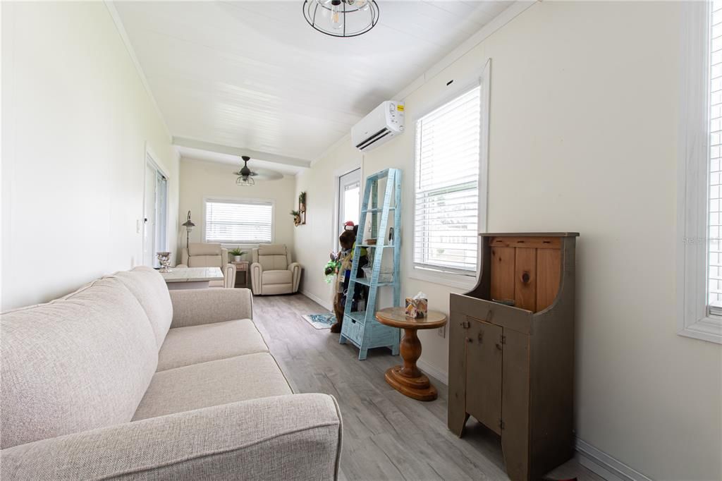 Active With Contract: $149,000 (2 beds, 2 baths, 1144 Square Feet)