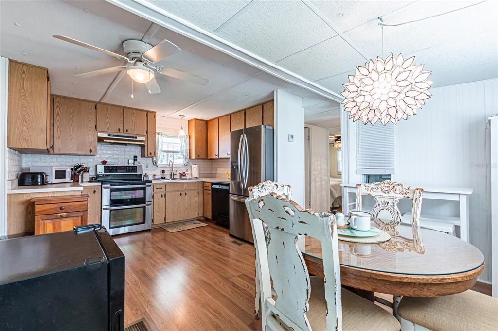 Active With Contract: $149,000 (2 beds, 2 baths, 1144 Square Feet)