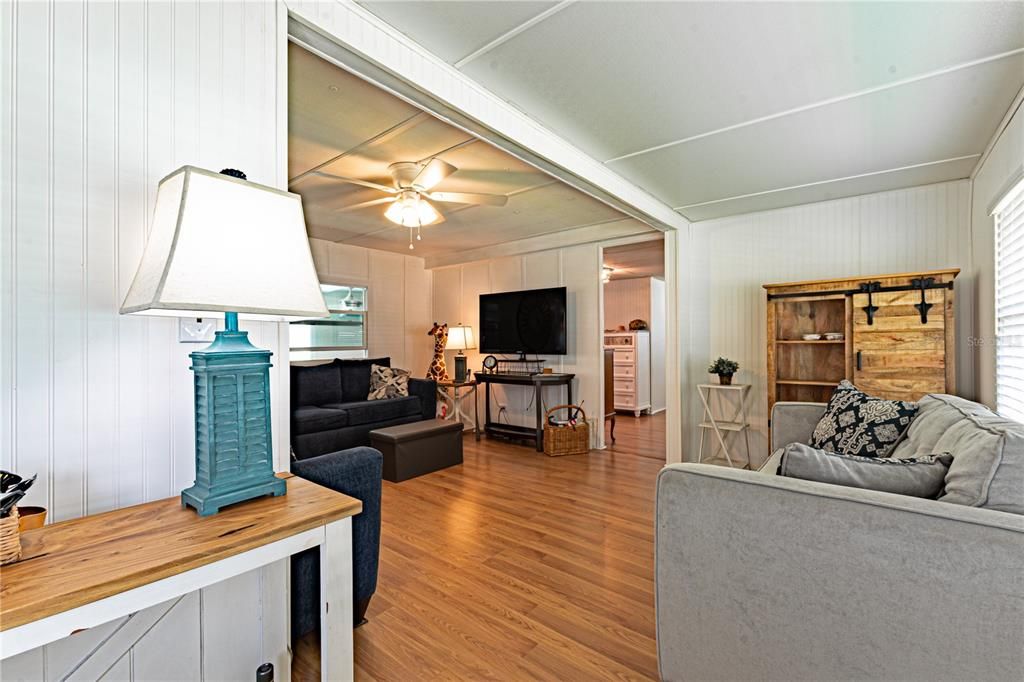 Active With Contract: $149,000 (2 beds, 2 baths, 1144 Square Feet)