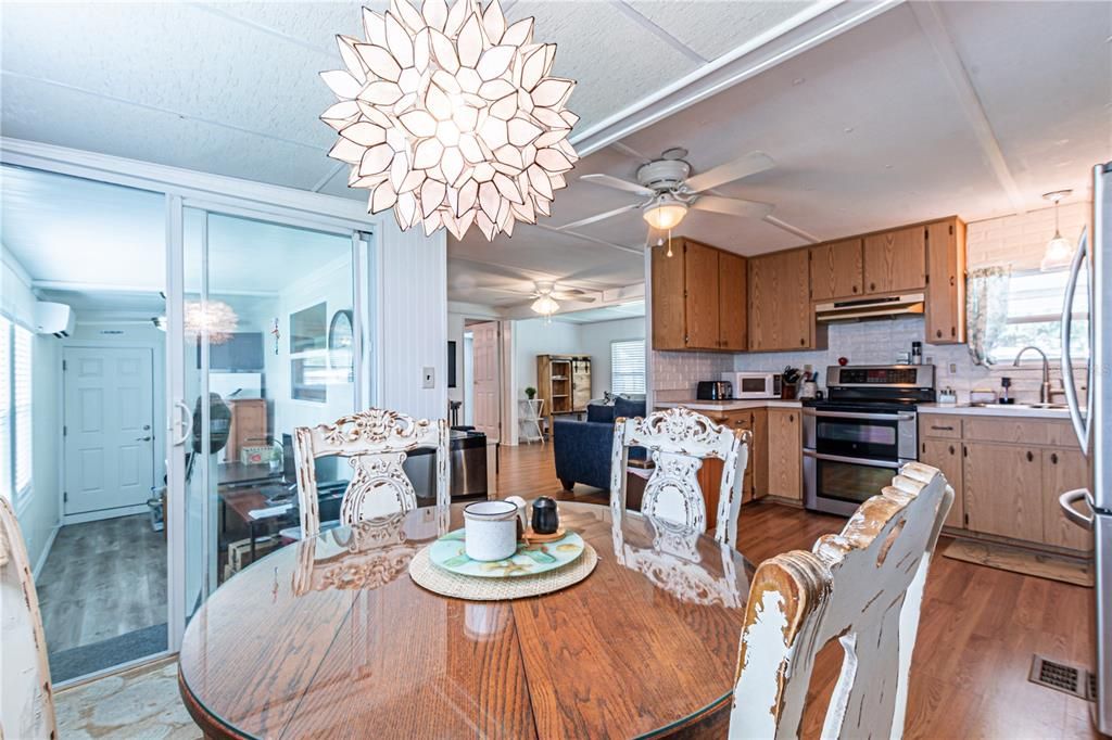 Active With Contract: $149,000 (2 beds, 2 baths, 1144 Square Feet)