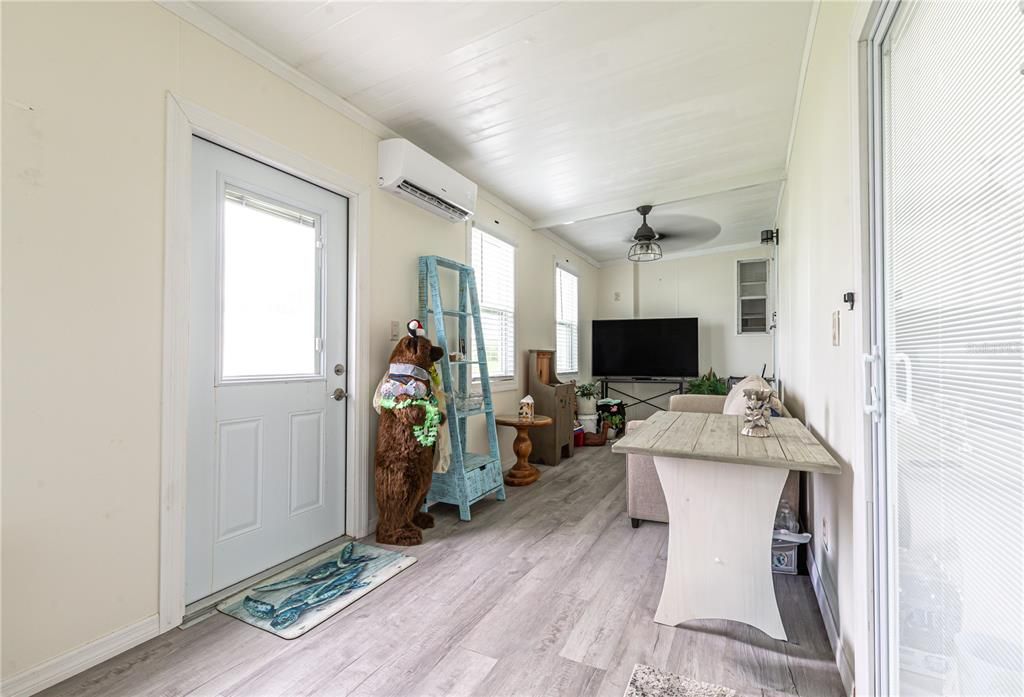 Active With Contract: $149,000 (2 beds, 2 baths, 1144 Square Feet)