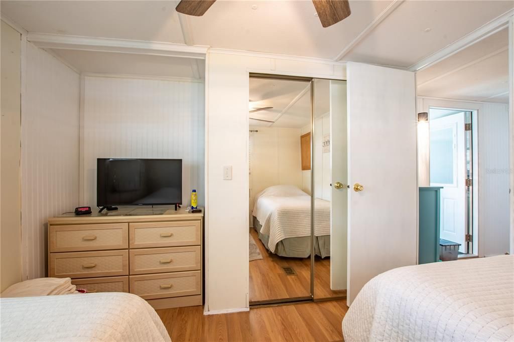 Active With Contract: $149,000 (2 beds, 2 baths, 1144 Square Feet)