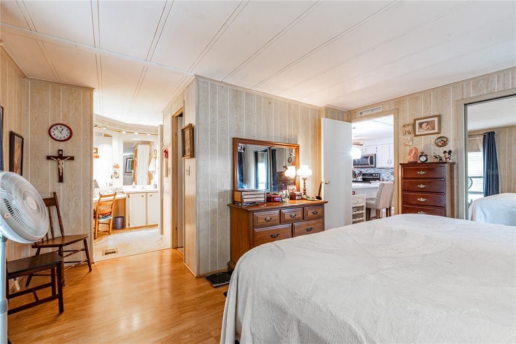 合同活跃: $189,900 (3 贝兹, 2 浴室, 1440 平方英尺)