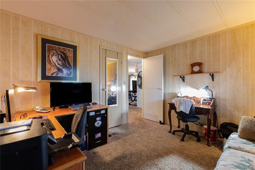 合同活跃: $189,900 (3 贝兹, 2 浴室, 1440 平方英尺)