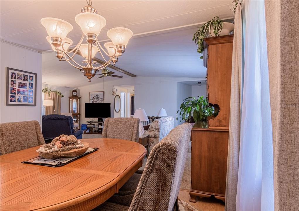 合同活跃: $189,900 (3 贝兹, 2 浴室, 1440 平方英尺)