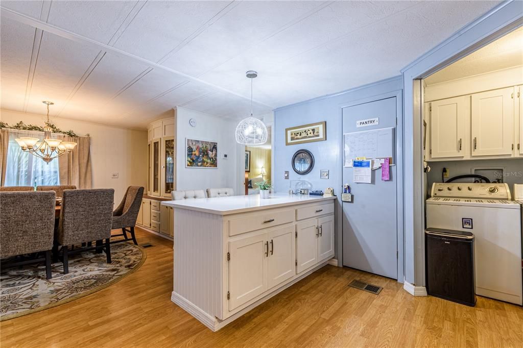 合同活跃: $189,900 (3 贝兹, 2 浴室, 1440 平方英尺)