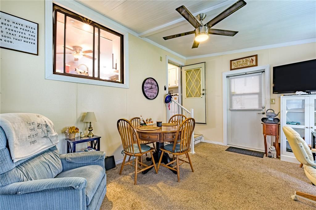 合同活跃: $189,900 (3 贝兹, 2 浴室, 1440 平方英尺)