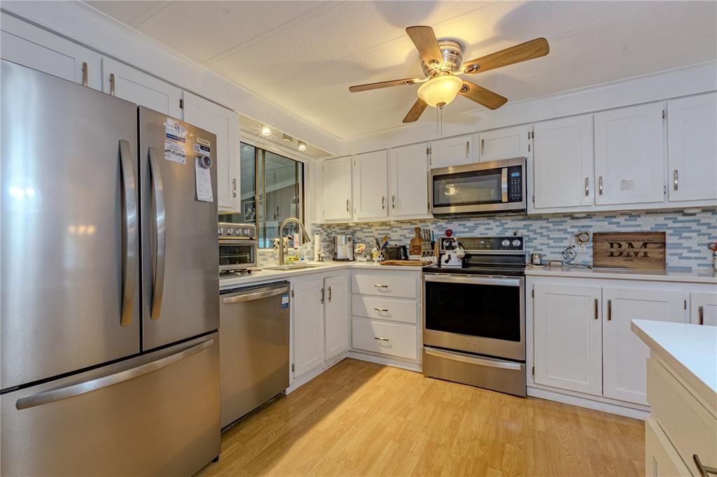 合同活跃: $189,900 (3 贝兹, 2 浴室, 1440 平方英尺)