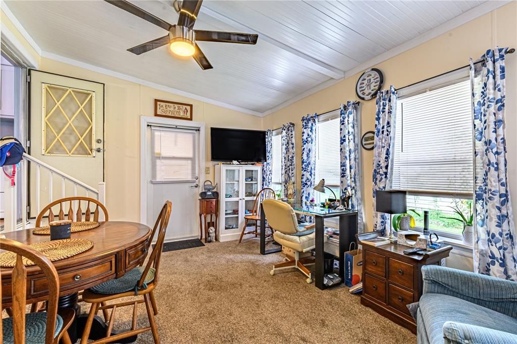 合同活跃: $189,900 (3 贝兹, 2 浴室, 1440 平方英尺)