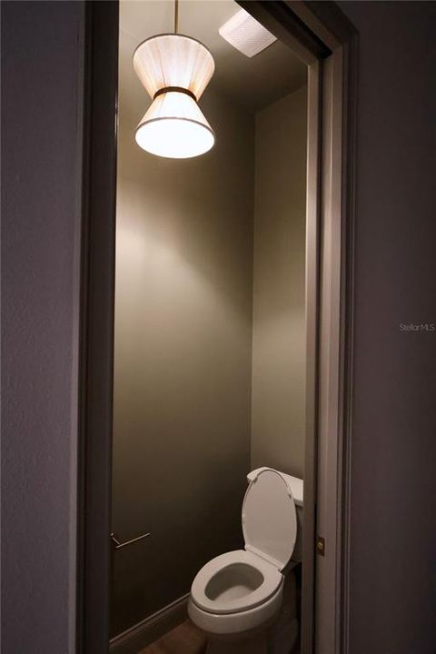 合同活跃: $679,000 (4 贝兹, 2 浴室, 2565 平方英尺)