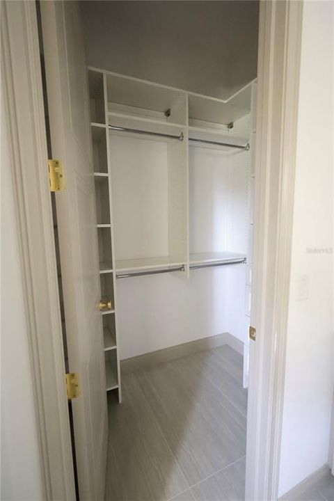 合同活跃: $679,000 (4 贝兹, 2 浴室, 2565 平方英尺)