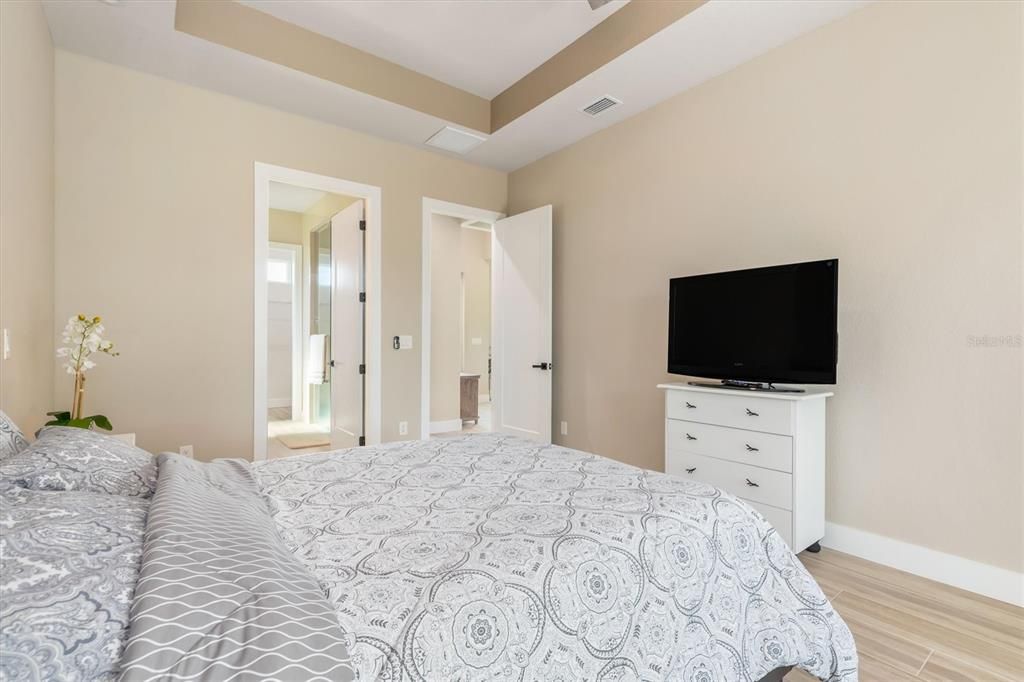 Active With Contract: $575,000 (3 beds, 2 baths, 1908 Square Feet)