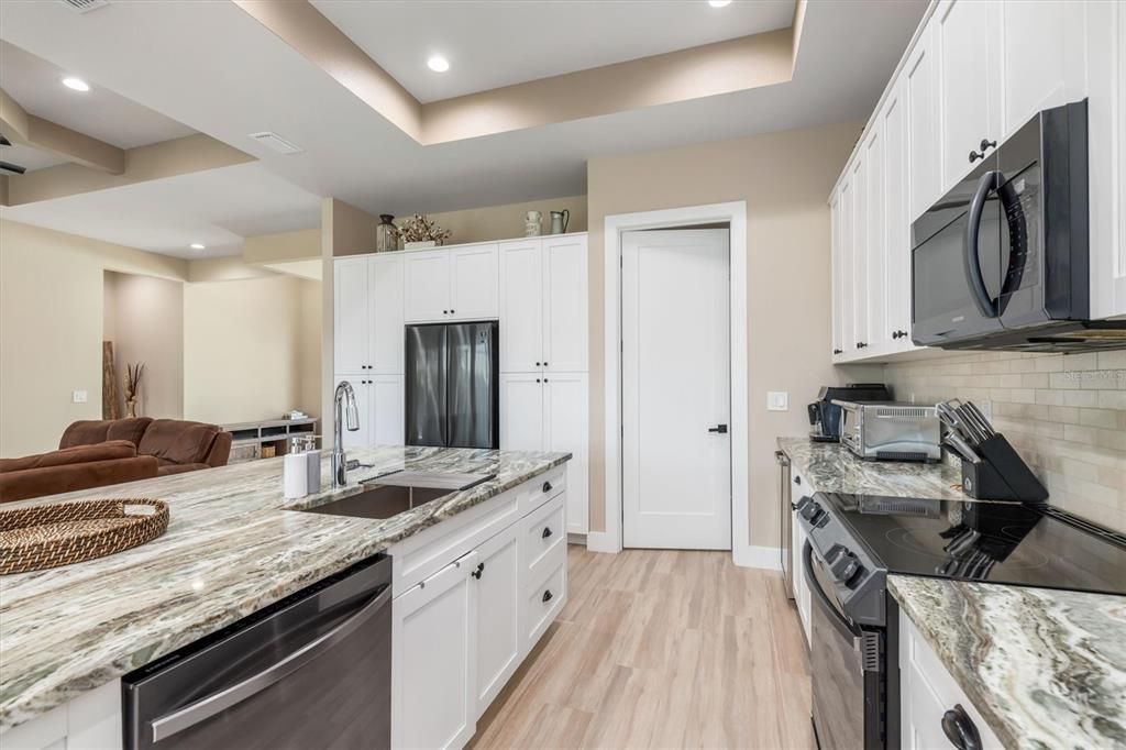 Active With Contract: $575,000 (3 beds, 2 baths, 1908 Square Feet)