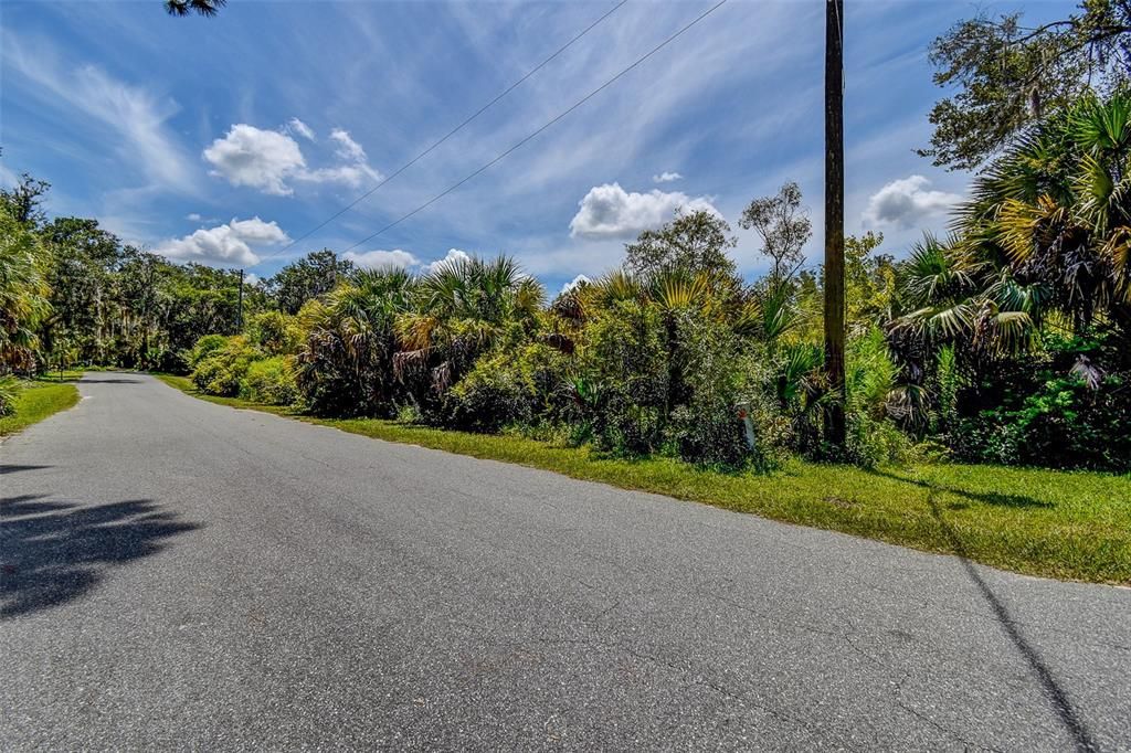 На продажу: $69,000 (2.01 acres)