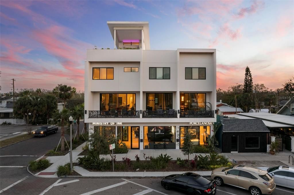 For Sale: $2,950,000 (3 beds, 3 baths, 4800 Square Feet)