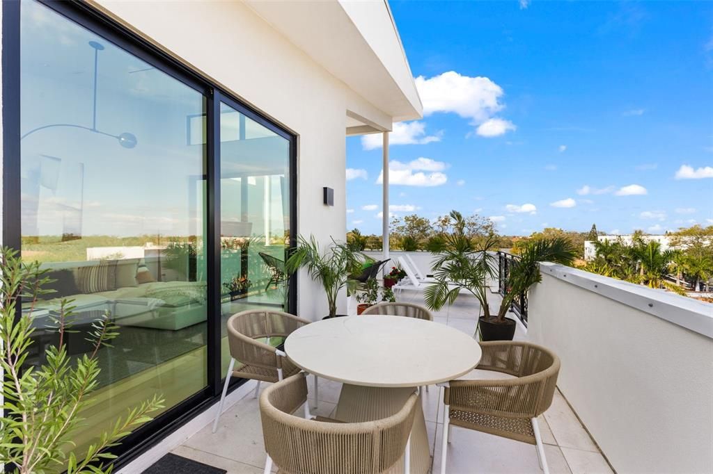 For Sale: $2,950,000 (3 beds, 3 baths, 4800 Square Feet)