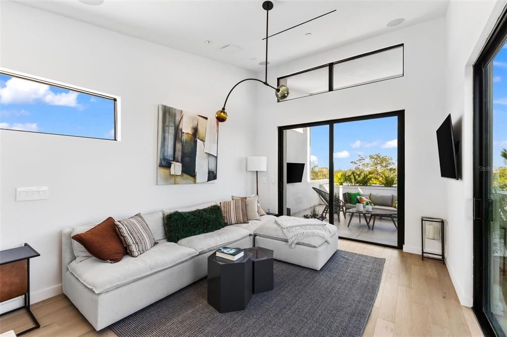 For Sale: $2,950,000 (3 beds, 3 baths, 4800 Square Feet)