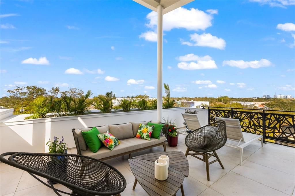 For Sale: $2,950,000 (3 beds, 3 baths, 4800 Square Feet)