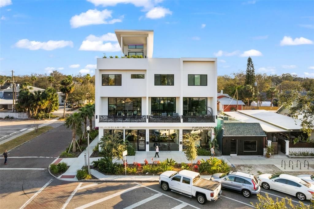 For Sale: $2,950,000 (3 beds, 3 baths, 4800 Square Feet)