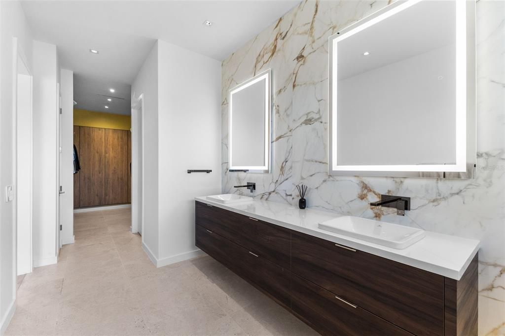 For Sale: $2,950,000 (3 beds, 3 baths, 4800 Square Feet)