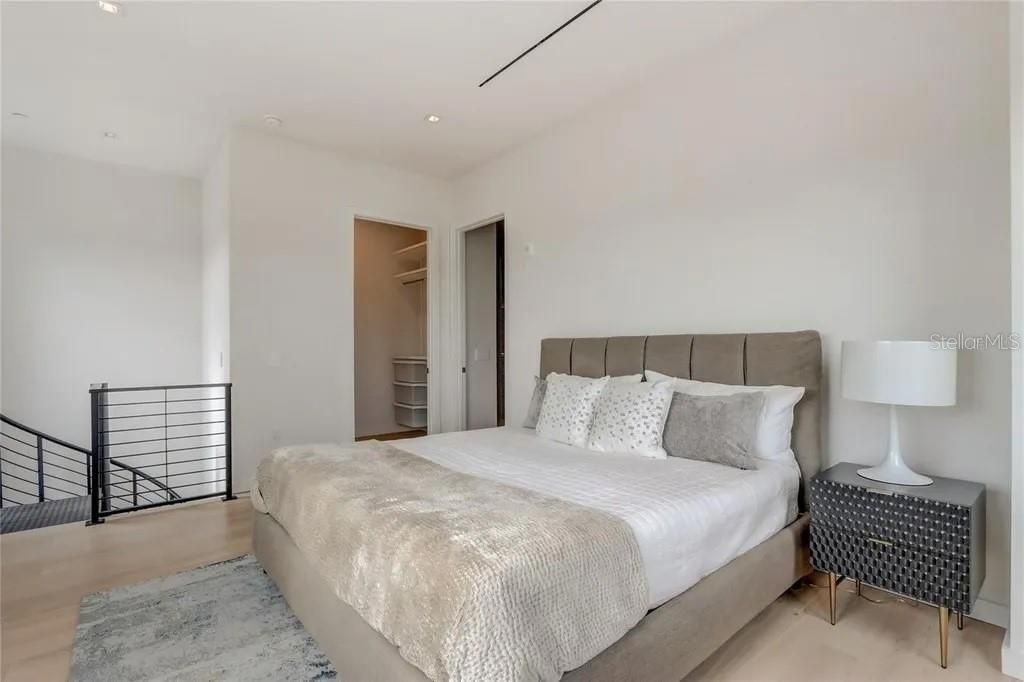 For Sale: $2,950,000 (3 beds, 3 baths, 4800 Square Feet)