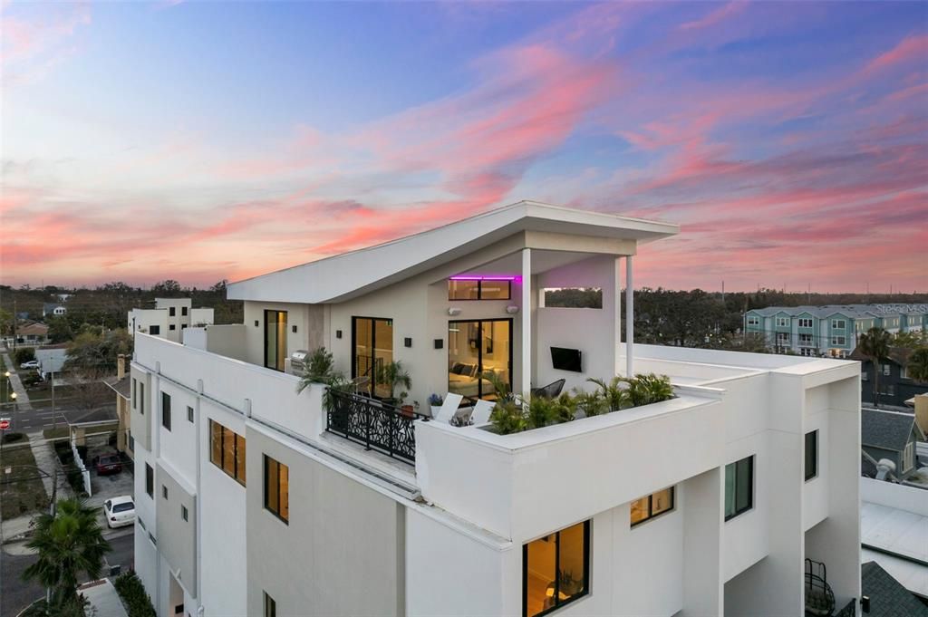 For Sale: $2,950,000 (3 beds, 3 baths, 4800 Square Feet)