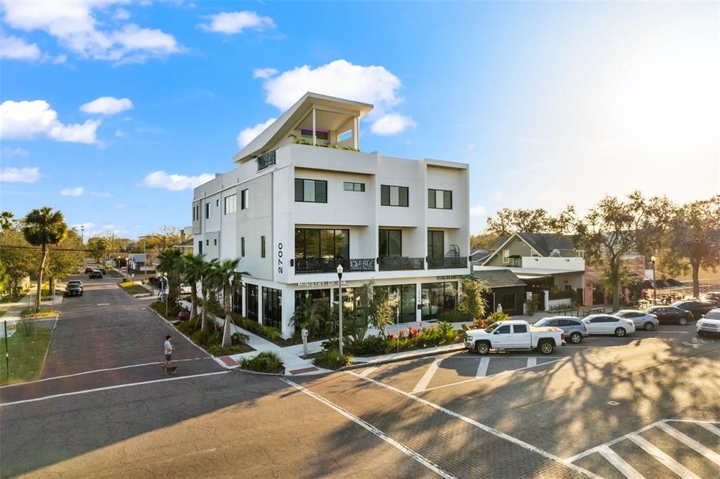 For Sale: $2,950,000 (3 beds, 3 baths, 4800 Square Feet)