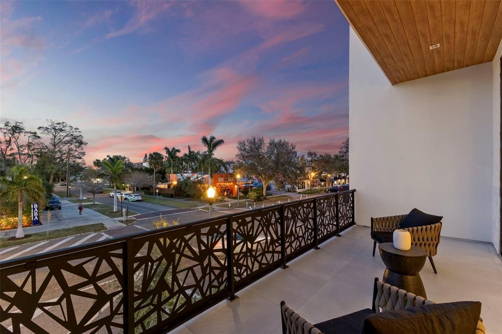 For Sale: $2,950,000 (3 beds, 3 baths, 4800 Square Feet)